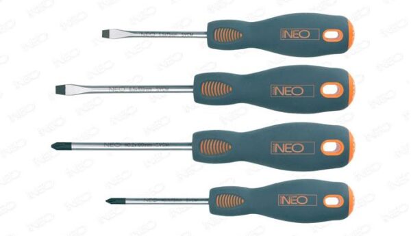 ZESTAW WKRĘTAKÓW KRZYZAKOWE I PLASKIE 4 SZTUKI.